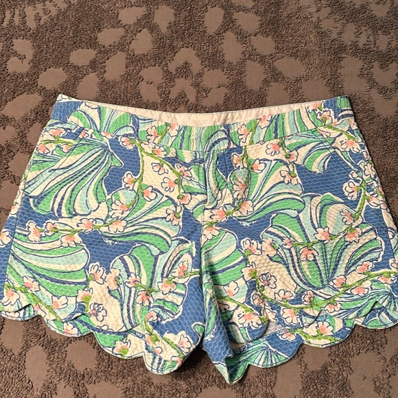 Lilly Pulitzer shorts size 10 - Picture 3 of 3